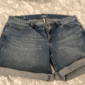 Denim cuffed shorts